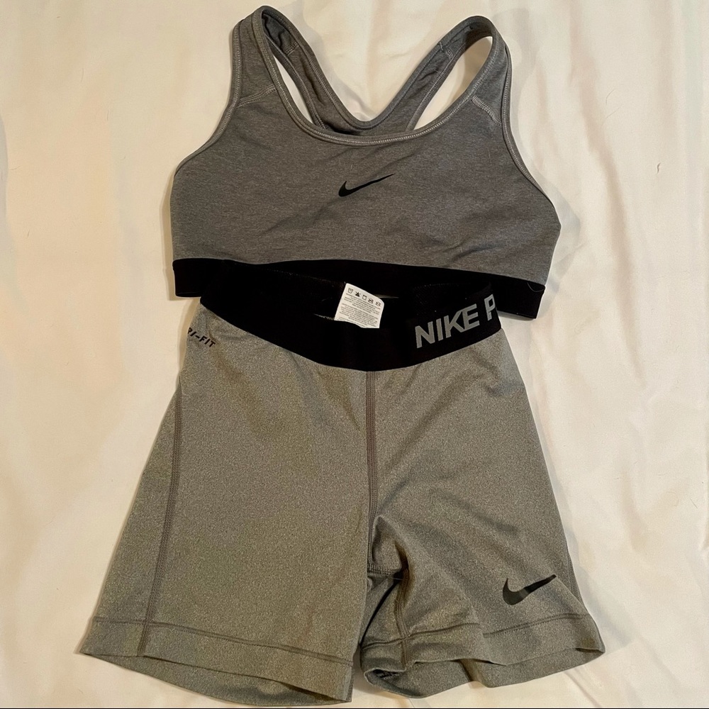 Nike Pro Set size XS previously loved but tons of life left. Smoke free home.